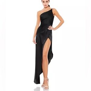 Ieena for Mac Duggal Asymmetrical One Shoulder Gown in Black Satin Size 10